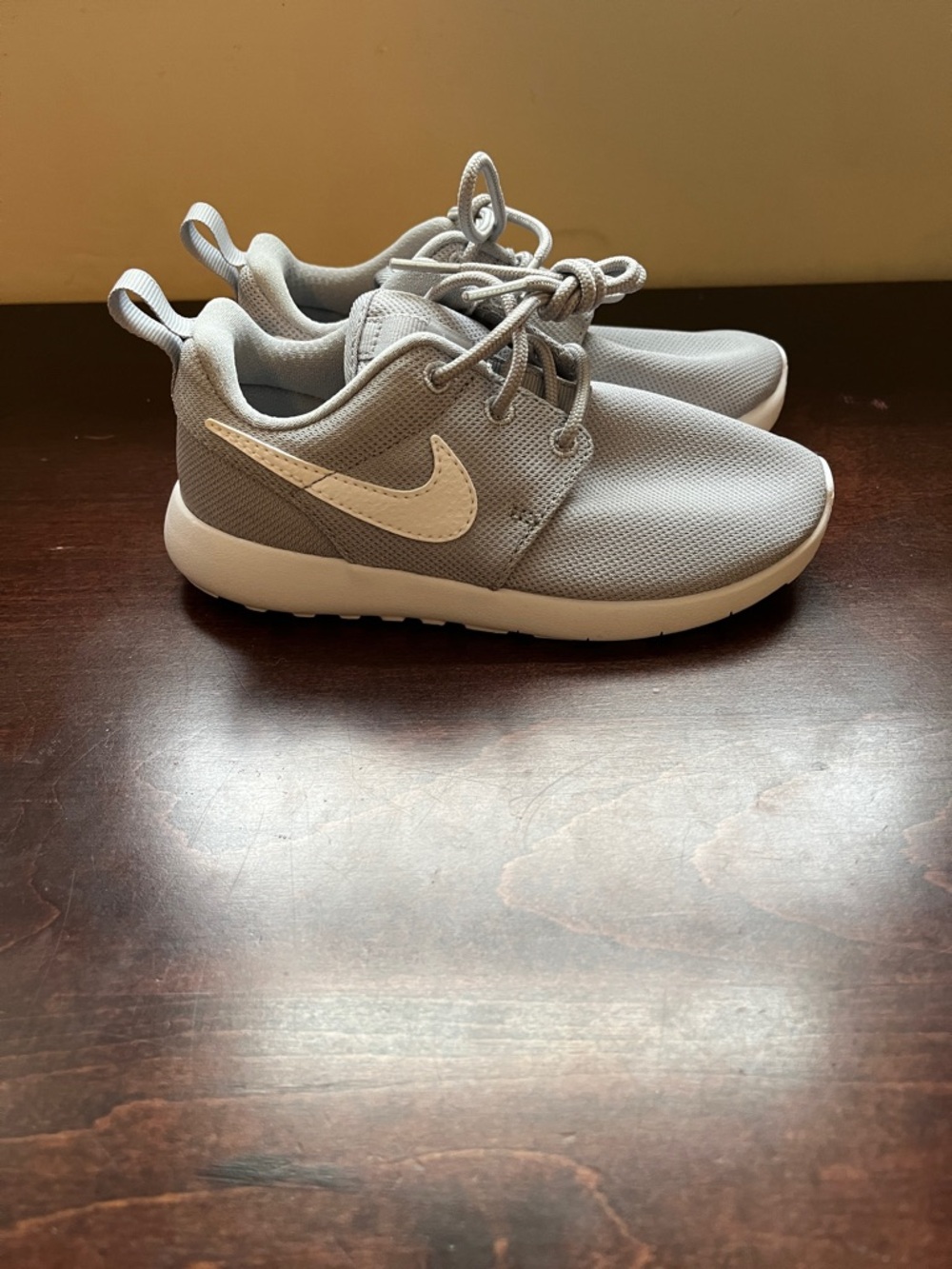 NWOT light gray Nike sneakers size 11.